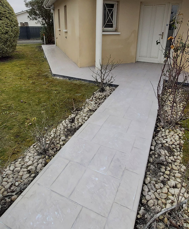 Pose de béton décoratif réalisée par Béton Concept Déco à Bordeaux